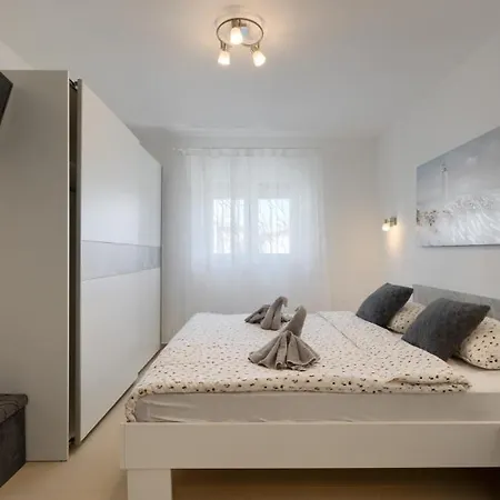 Villa La Perla By Guide *