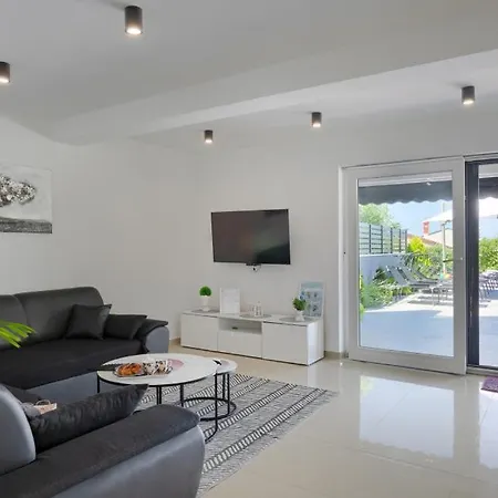 Villa La Perla By Guide