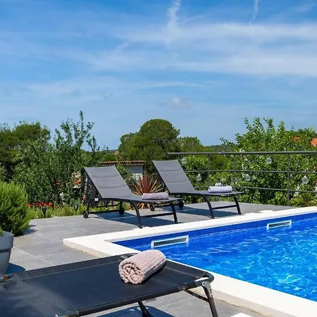 Villa La Perla By Guide *