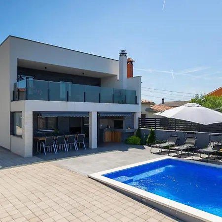 فيلة La Perla By Guide بولا