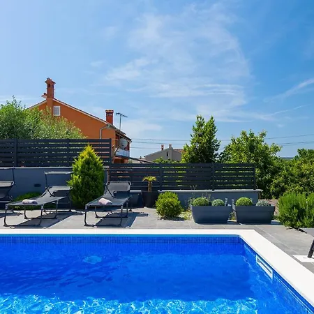 La Perla By Guide * بولا