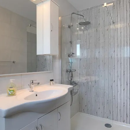 Villa La Perla By Guide *