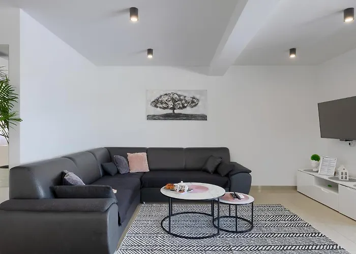 La Perla By Guide Póla