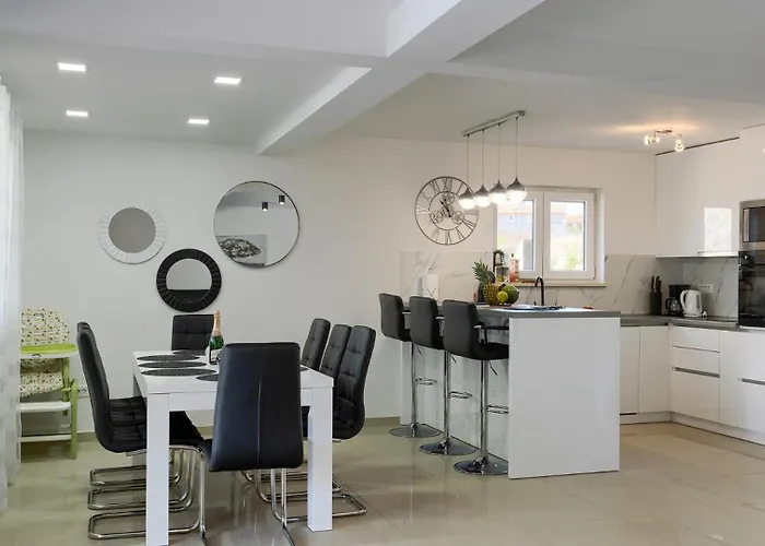 La Perla By Guide بولا