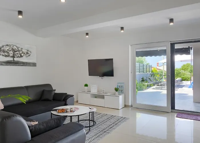 La Perla By Guide * Póla