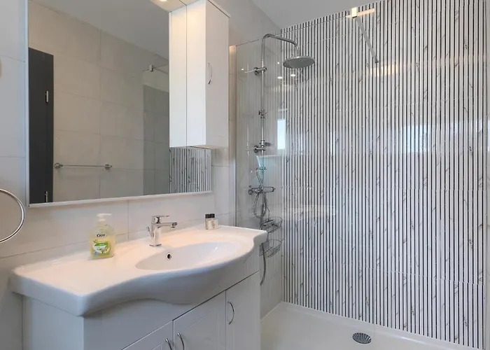 Villa La Perla By Guide *