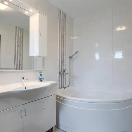 La Perla By Guide * פולה