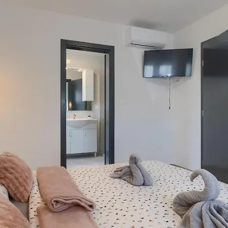 La Perla By Guide פולה