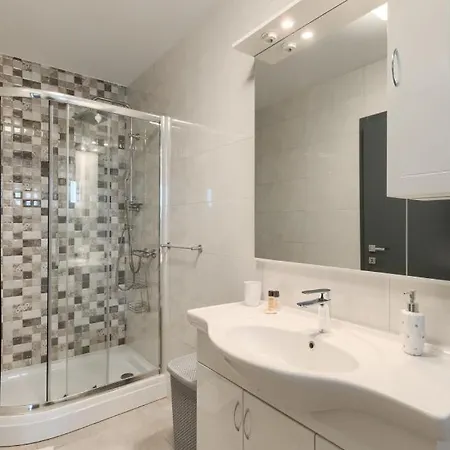 La Perla By Guide פולה