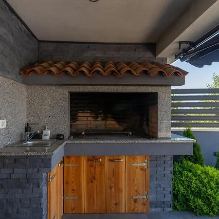 La Perla By Guide * פולה