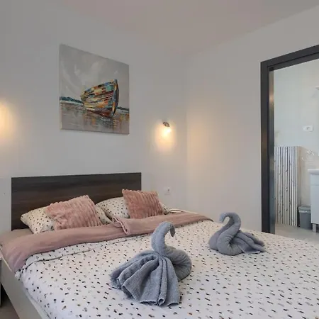 La Perla By Guide * פולה