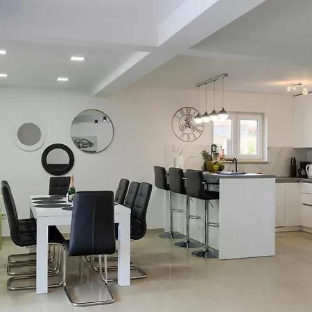 La Perla By Guide וילה פולה