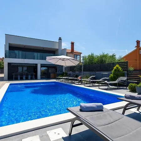 Villa La Perla By Guide