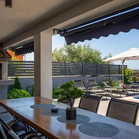 La Perla By Guide Póla