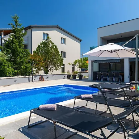 La Perla By Guide * פולה