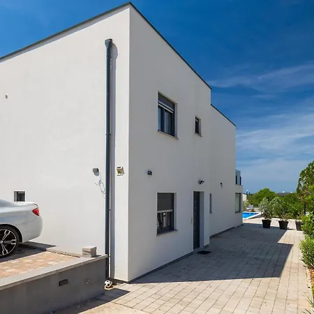 La Perla By Guide * פולה