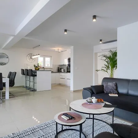 La Perla By Guide Villa Póla