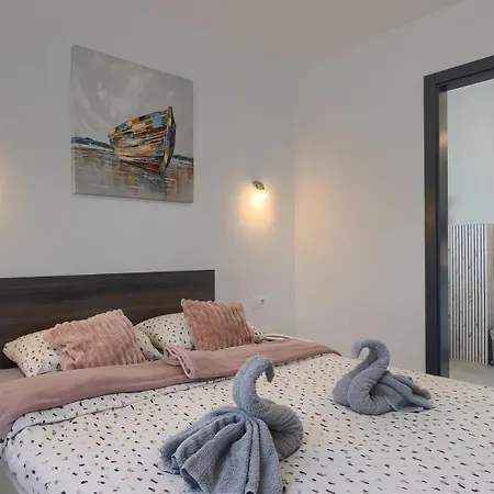 Villa La Perla By Guide *