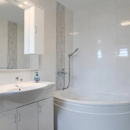 La Perla By Guide * Póla