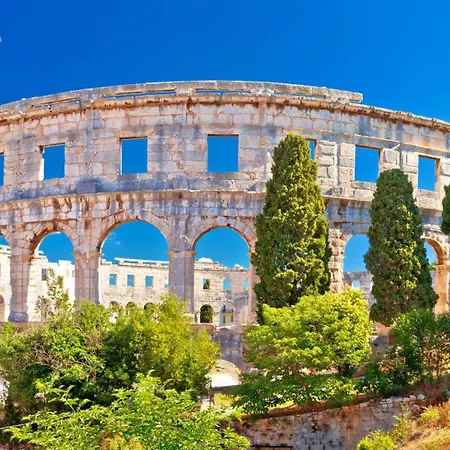 La Perla By Guide * פולה