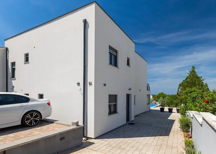 La Perla By Guide * Pula