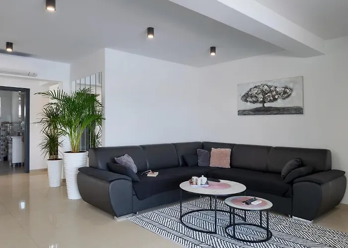 La Perla By Guide Willa *