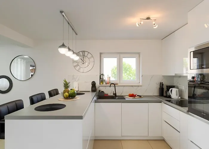 La Perla By Guide Willa