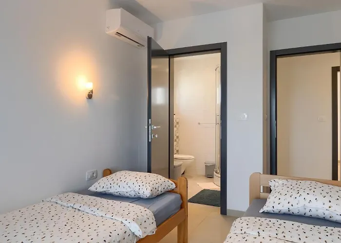 La Perla By Guide Willa