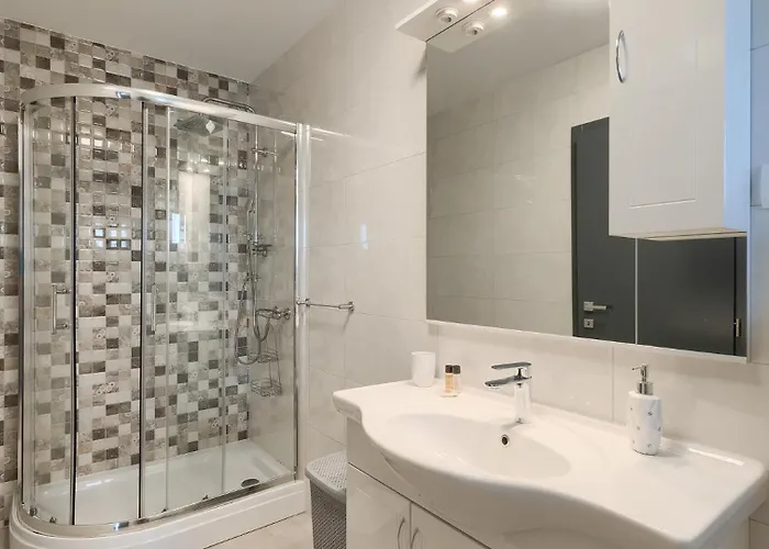 Willa La Perla By Guide *